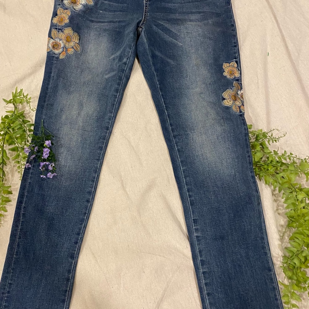 Size 10 Embroidered jeans ! Orange brand